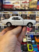 ماکت فلزی ماشین فورد ماستنگ سفید - تصویر 4